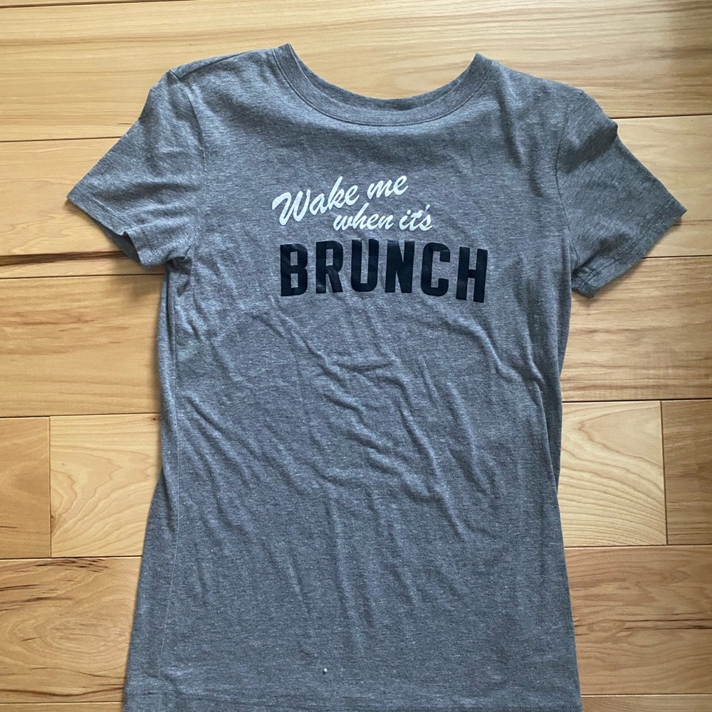 Aeropostale gray graphic tee. Size women’s S.